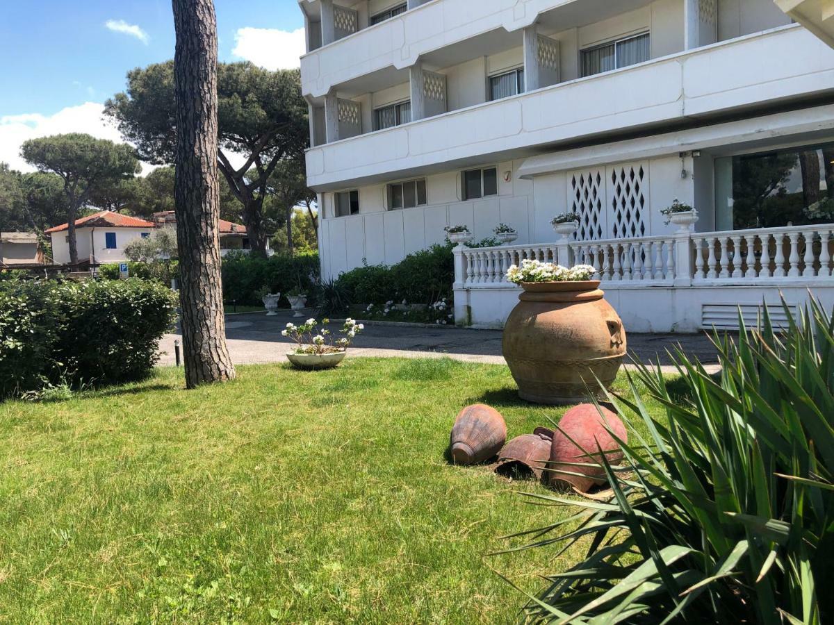 Domizia Palace Hotel Бая Домиция Екстериор снимка