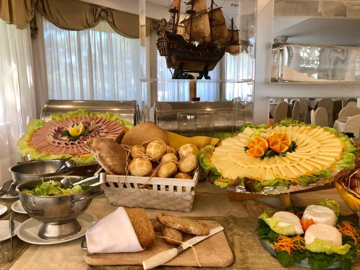 Domizia Palace Hotel Бая Домиция Екстериор снимка