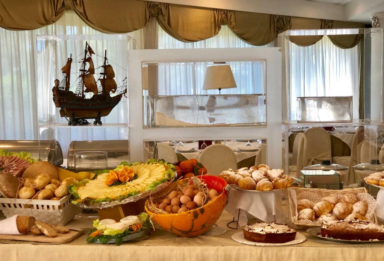 Domizia Palace Hotel Бая Домиция Екстериор снимка