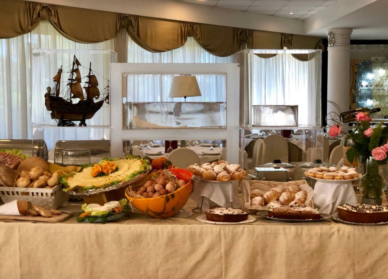 Domizia Palace Hotel Бая Домиция Екстериор снимка
